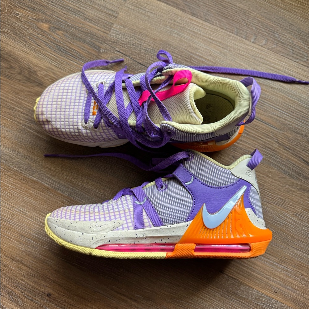 LeBron Witness 7 - Youth size 5